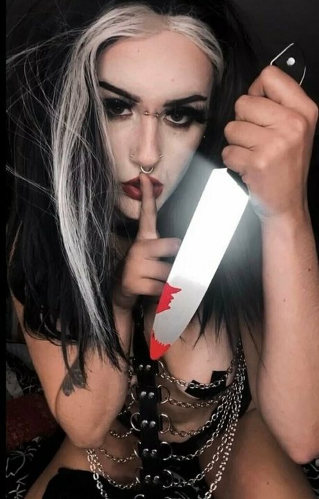 horror wh4re erotic star photo