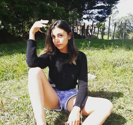 Manuela Velez sexy actress picture