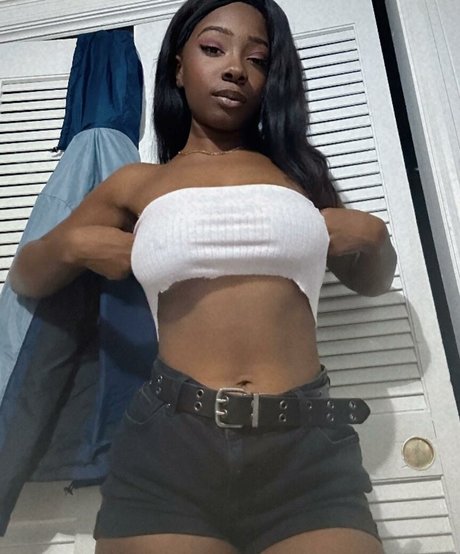 Niyahmoeye perfect pornstar images