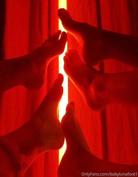 babylunafoot1 nude actress picture