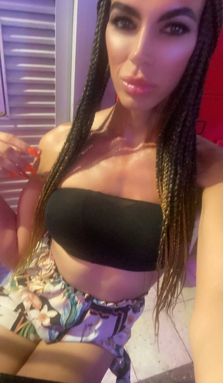 Jazmin Jagger star top image