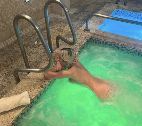 Sabrina Fuentes model erotic img