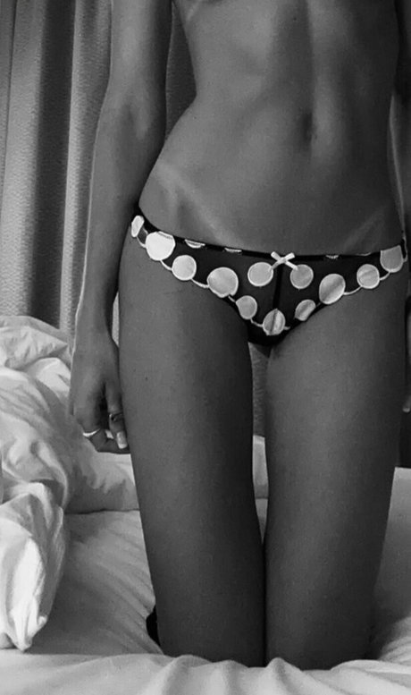 Carly green model top pics