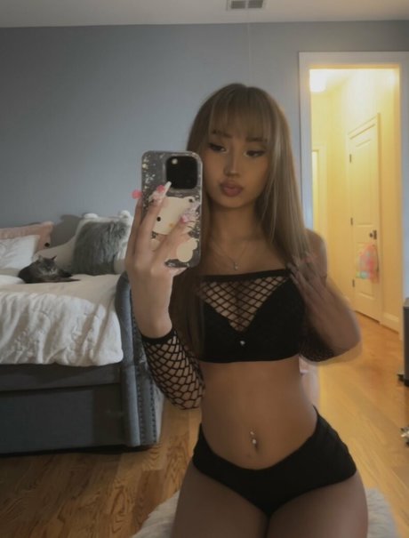 angmaire pretty model img