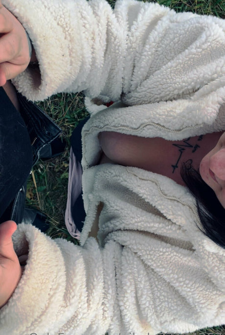 nikola77124367 model naked picture