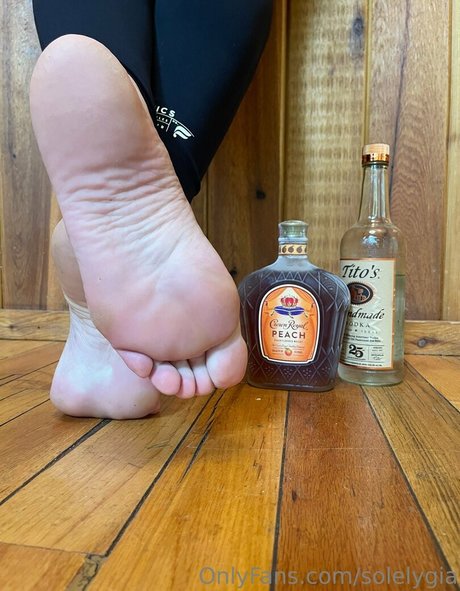 solelygia hot actress img