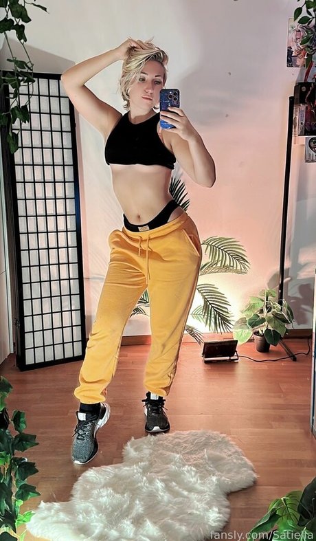 Satiella Cosplay star porn gallery