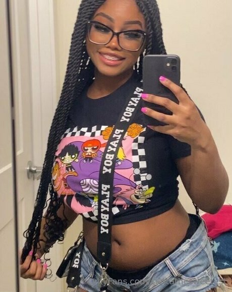 santathesweetest model free pic