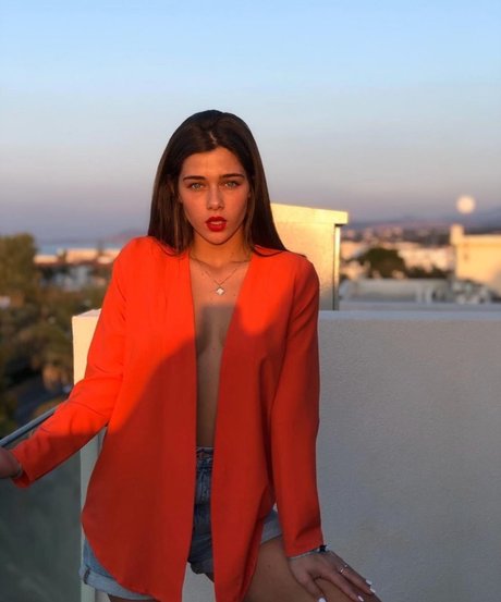 Milana Vino hot actress images