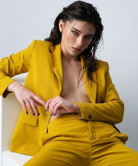 Milana Vino erotic model pic