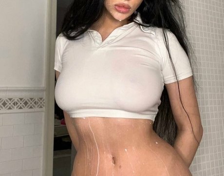 Sofigonewild nude model img