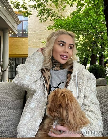 mia foxybae model perfect pics