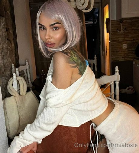 mia foxybae model beautiful img