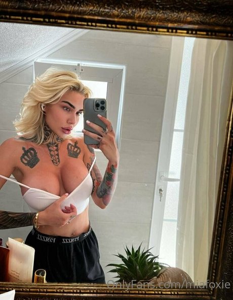 mia foxybae nude model archive