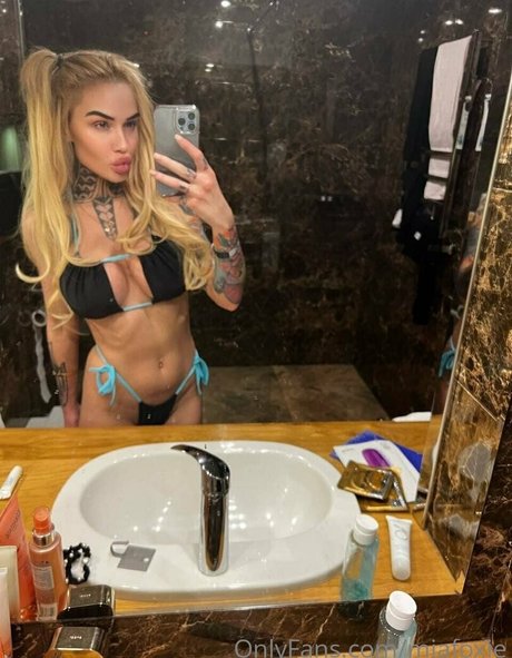 mia foxybae adult model images