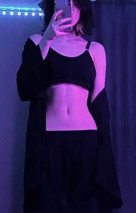 curvy teen onlyfans top pictures