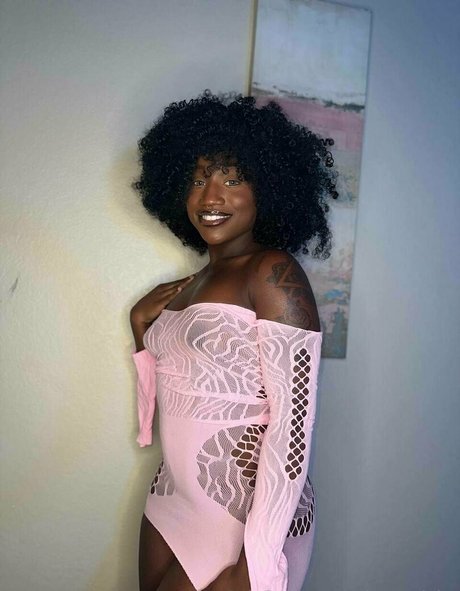 Therealmissnight star nude image