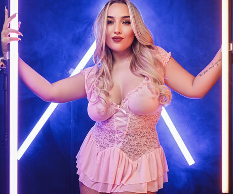 quincyentertainment naked pornstar image