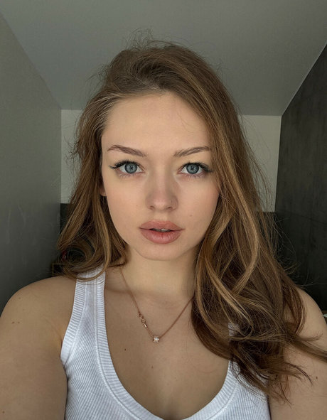 blonde shemale onlyfans nice pic