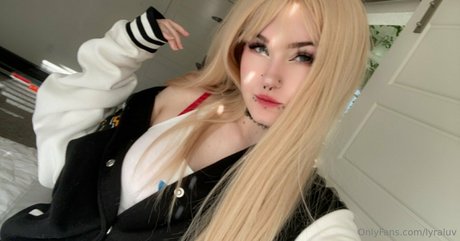 lyraluv naked star galleries