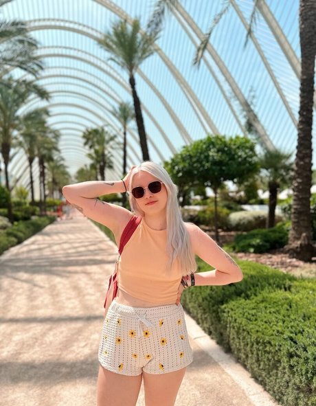 Larissa Zeeuwe pornstar pretty image