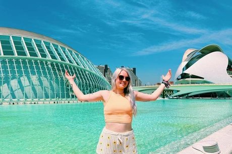 Larissa Zeeuwe sexy actress photos