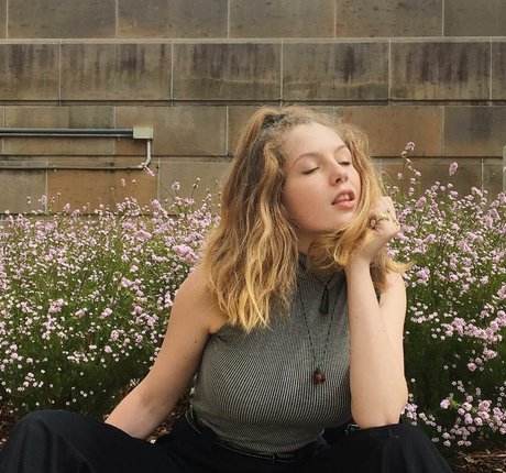 Jade Stone naked star img