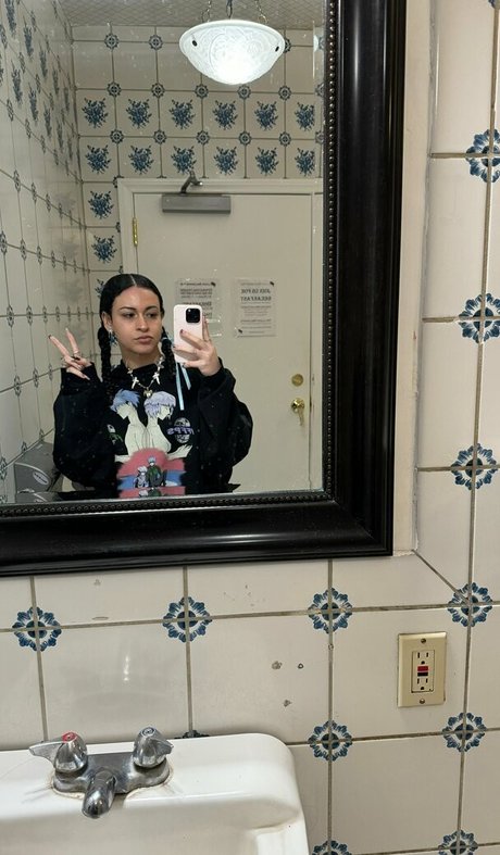 hiiibentley adult model image