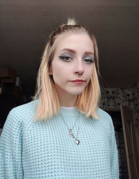 Mia Synaeva model free img