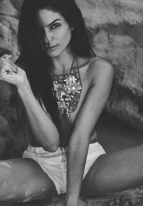 Hagar Ben Dahan model naked image