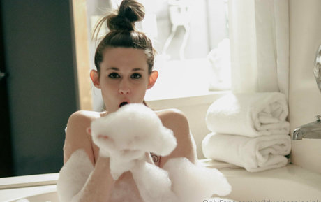 wildunicorninpink hot model image