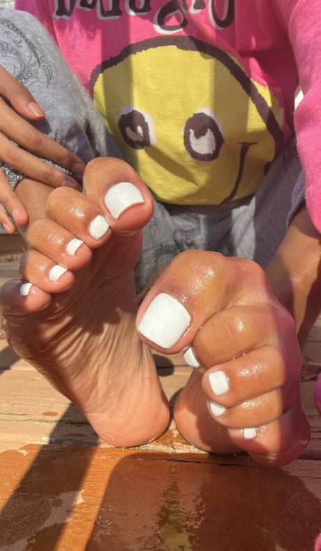 Sinister Simone hot pornstar pictures