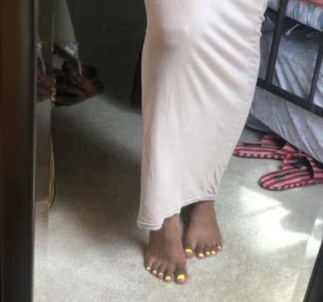 Sinister Simone pornstar exclusive image