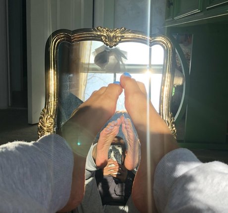 Sinister Simone art pornstar gallery