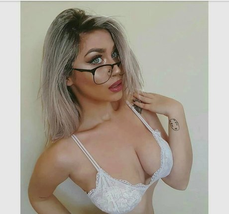 Hoshen Vera Bar pornstar xxx img