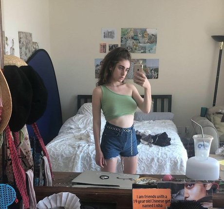 Rachel Sennott sex star gallery