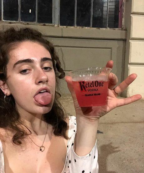 Rachel Sennott adult model gallery