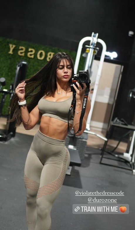 Hyllary Oliveira pretty pornstar img