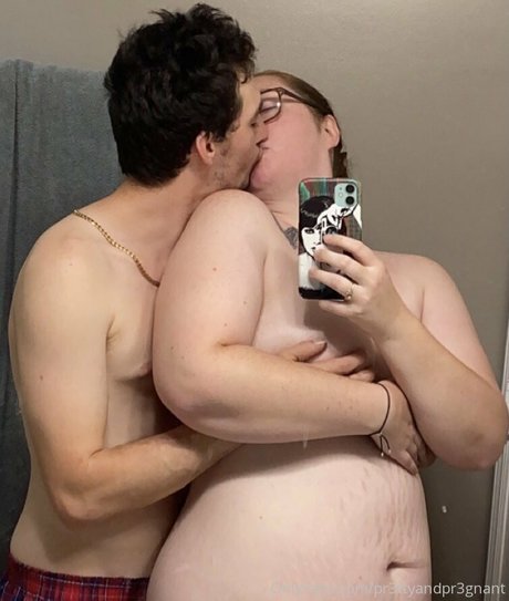 pr3ttyandpr3gnant model hot pictures