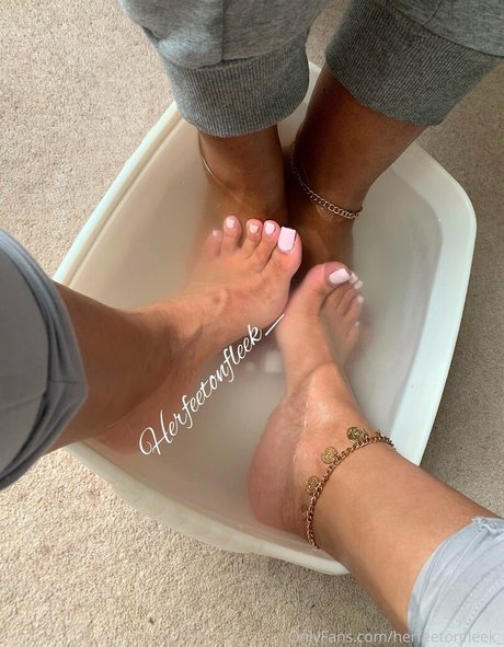 herfeetonfleek_ model pretty pics