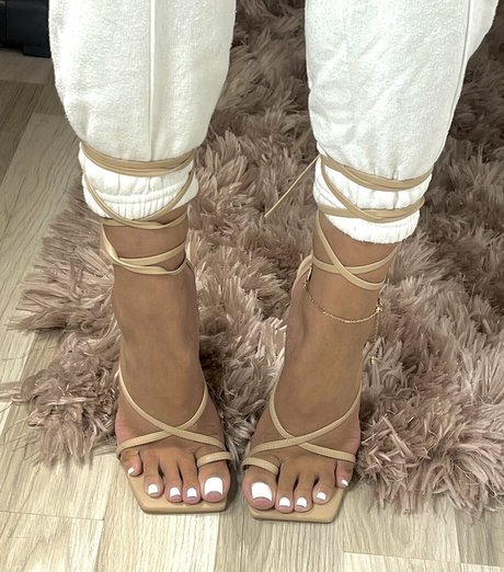 herfeetonfleek_ nudes pornstar picture