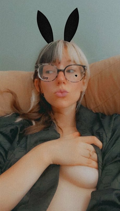 elladevilfree actress gallery