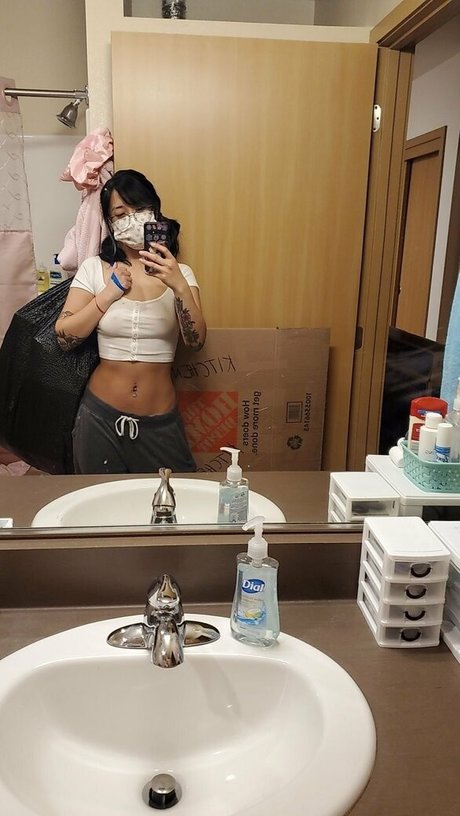 pisssbabyy model hd pic