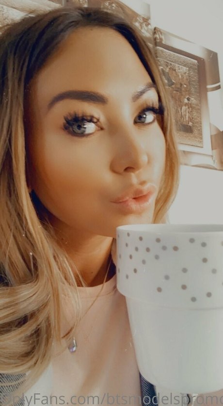 women onlyfans exclusive photo