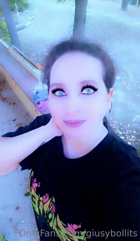 only queen84 pornographic star img