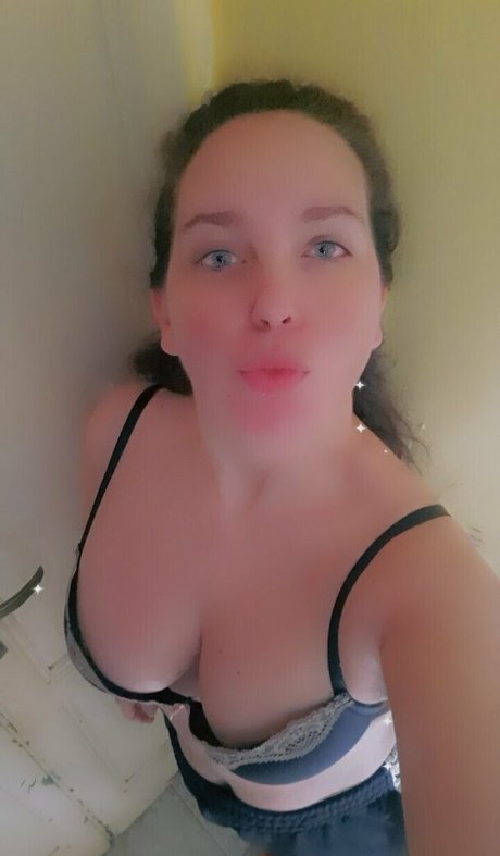 only queen84 pornographic actress photos