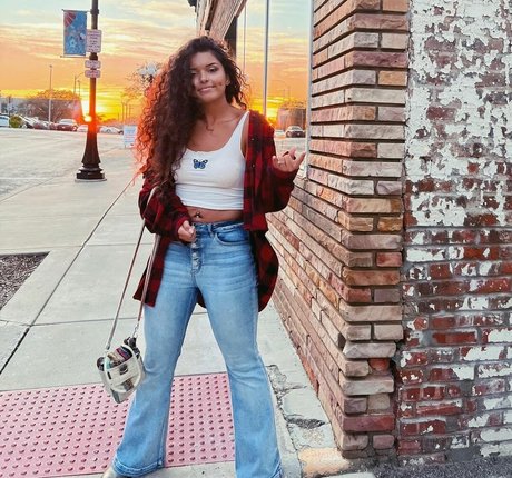 Chloe Alexander star pictures