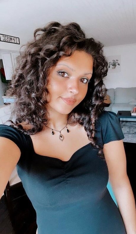 Chloe Alexander adult model images