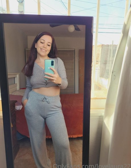 lovelaura22 top pornstar img