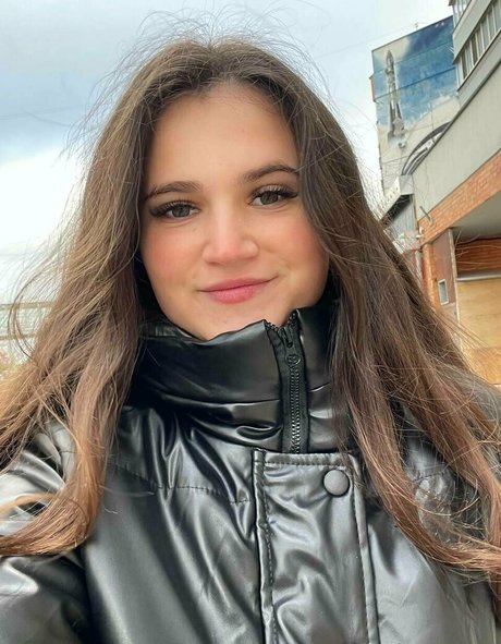 blonde wife onlyfans naked pic